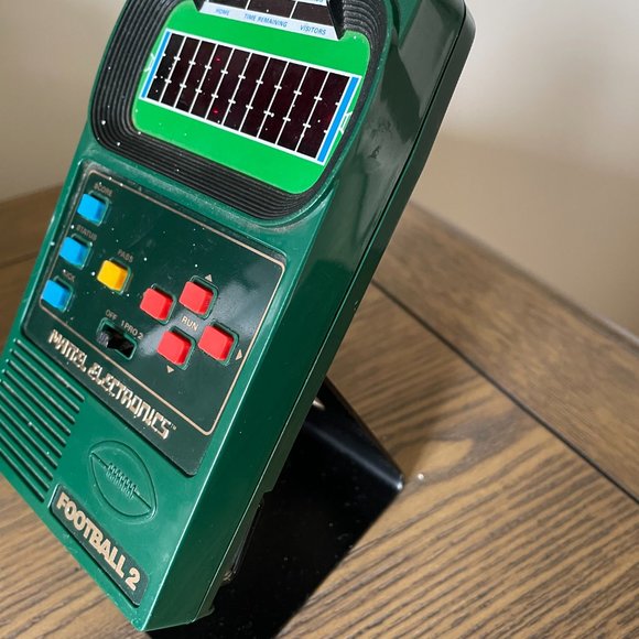 1978 FOOTBALL 2 - Hand Held Video Game - Mattel Inc. - Picture 4 of 13